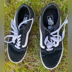 Vans Old Skool core classic low top sneakers size 4 youth